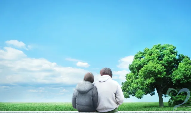 カップルの後ろ姿