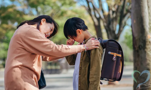 泣いている児童