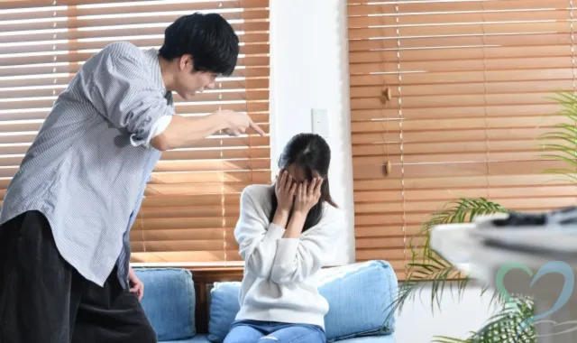 元恋人に脅迫される女性