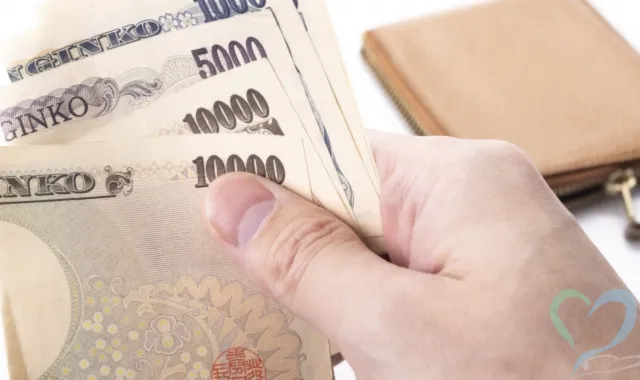 お金を奪う様子