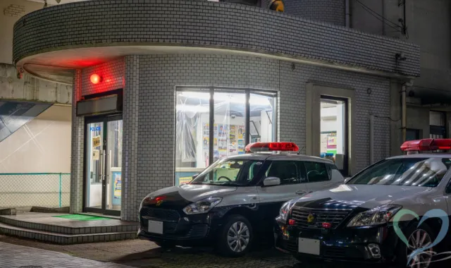 パトカーと交番