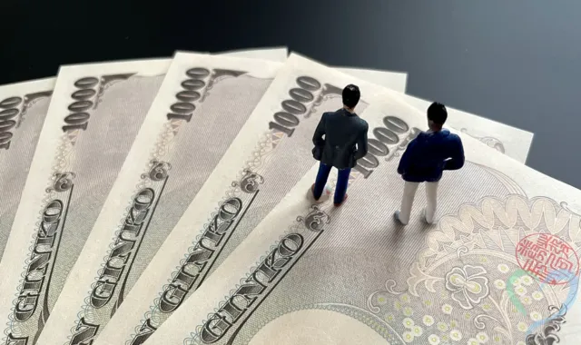 お金の上に立つ人